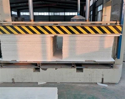 အလေးချိန်ပေါ့ပါးသော ဖိုက်ဘာမှန် PP Honeycomb Sandwich Panels